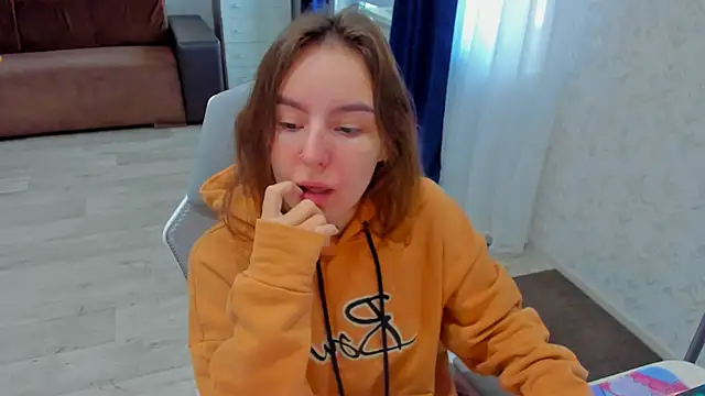 c arina x online show from 09/17/25, 11:01