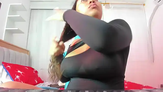 Snapshot of Lunastar02 chatting on 10/27/25, 01:26 Lunastar02 online show from 10/27/25, 01:26