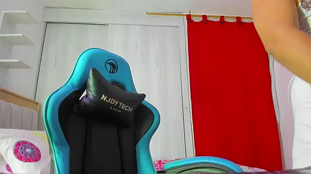 Snapshot of Lunastar02 chatting on 11/29/25, 02:31 Lunastar02 online show from 11/29/25, 02:31