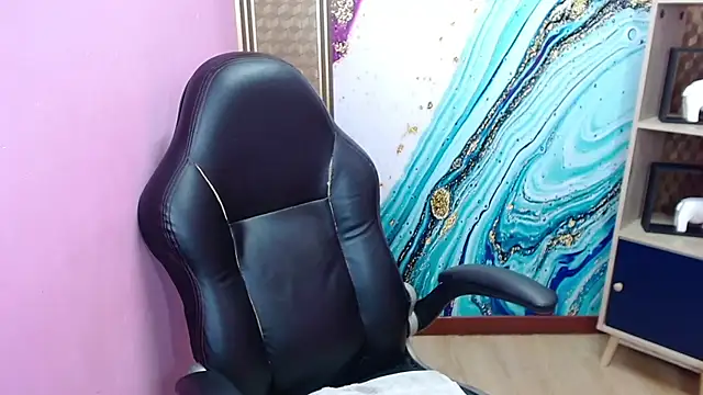 Amy Ronan online show from 11/05/25, 04:07