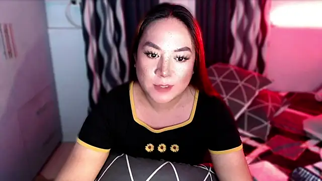 Snapshot of xSUCKTHYWOMANx chatting on 12/17/24, 08:21 xSUCKTHYWOMANx online show from 12/17/24, 08:21