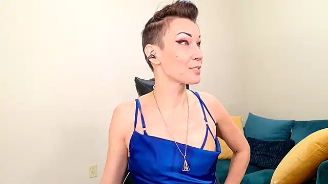 EveEnigma online show from 02/05/25, 01:54