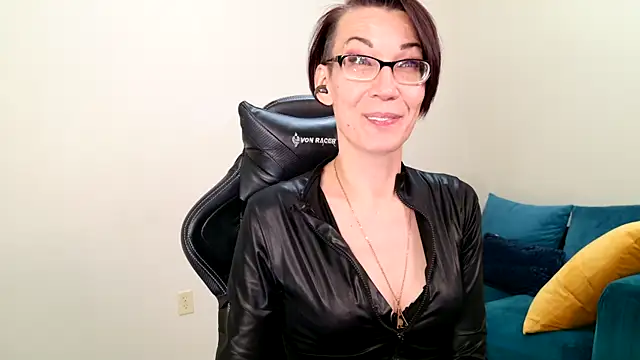 EveEnigma online show from 02/18/25, 05:10