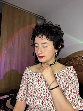 Snapshot of bellaa-w chatting on 10/31/25, 02:07 bellaa-w online show from 10/31/25, 02:07