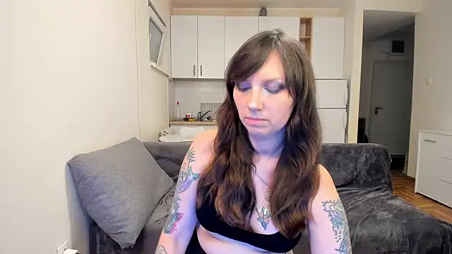 StacyTigerr online show from 02/05/25, 09:29