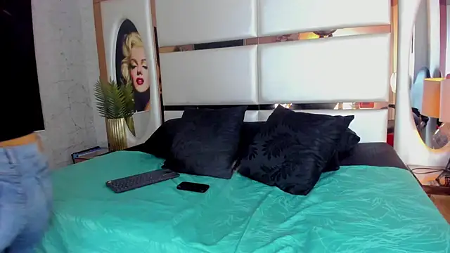 Snapshot of celestestars chatting on 10/15/25, 09:26 celestestars online show from 10/15/25, 09:26