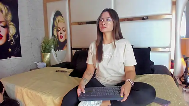 Snapshot of celestestars chatting on 11/19/25, 09:26 celestestars online show from 11/19/25, 09:26