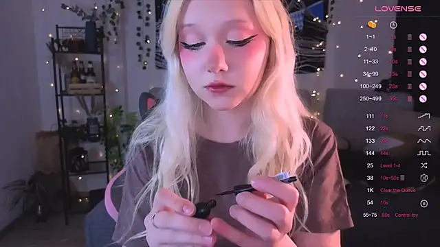 Snapshot of IrmaBell chatting on 11/11/25, 10:10 IrmaBell online show from 11/11/25, 10:10