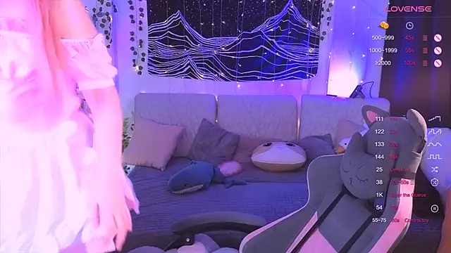 Snapshot of IrmaBell chatting on 11/13/25, 10:08 IrmaBell online show from 11/13/25, 10:08