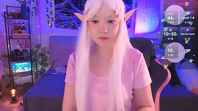 Snapshot of IrmaBell chatting on 12/17/25, 12:49 IrmaBell online show from 12/17/25, 12:49