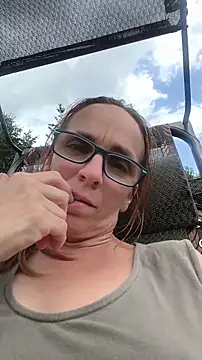 Snapshot of Dettybitch40 chatting on 06/17/26, 11:23 Dettybitch40 online show from 06/17/26, 11:23