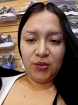 Snapshot of Arisha34 chatting on 12/19/25, 10:11 Arisha34 online show from 12/19/25, 10:11