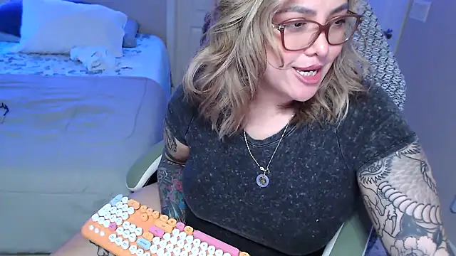 nativepumpkin95 online show from 02/02/25, 10:39