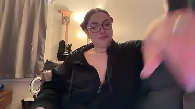 Snapshot of nativepumpkin95 chatting on 05/16/26, 02:19 nativepumpkin95 online show from 05/16/26, 02:19