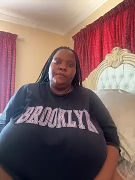 Snapshot of Michyboldy chatting on 12/17/24, 10:55 Michyboldy online show from 12/17/24, 10:55