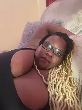 Snapshot of Michyboldy chatting on 03/03/25, 05:09 Michyboldy online show from 03/03/25, 05:09