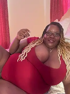 Snapshot of Michyboldy chatting on 03/04/25, 08:02 Michyboldy online show from 03/04/25, 08:02