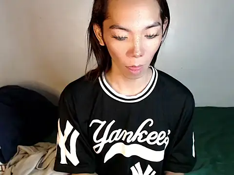 Snapshot of perly_169 chatting on 12/08/24, 05:01 perly 169 online show from 12/08/24, 05:01