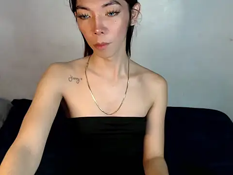 Snapshot of perly_169 chatting on 12/14/24, 12:01 perly 169 online show from 12/14/24, 12:01