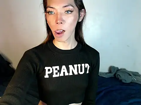 Snapshot of perly_169 chatting on 12/15/24, 06:29 perly 169 online show from 12/15/24, 06:29