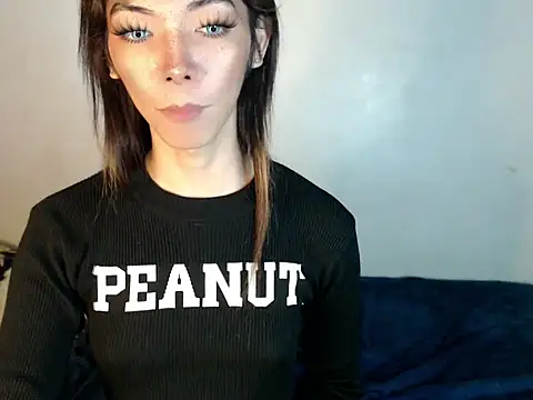 Snapshot of perly_169 chatting on 12/15/24, 11:42 perly 169 online show from 12/15/24, 11:42