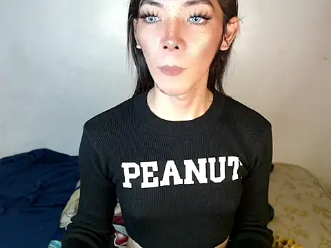 Snapshot of perly_169 chatting on 12/22/24, 10:49 perly 169 online show from 12/22/24, 10:49