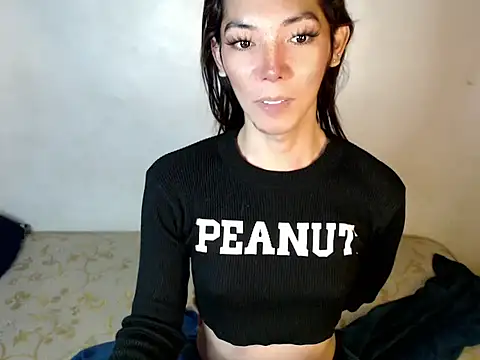 Snapshot of perly_169 chatting on 12/22/24, 10:47 perly 169 online show from 12/22/24, 10:47