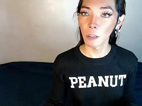 Snapshot of perly_169 chatting on 01/25/25, 10:51 perly 169 online show from 01/25/25, 10:51