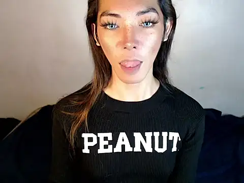 Snapshot of perly_169 chatting on 02/08/25, 01:43 perly 169 online show from 02/08/25, 01:43