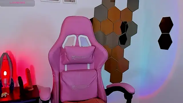 Snapshot of tastymeli chatting on 04/19/26, 08:44 tastymeli online show from 04/19/26, 08:44