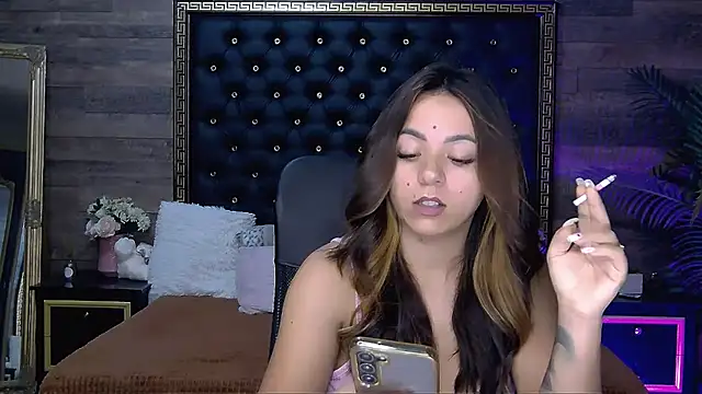 PlayfulElla online show from 10/31/25, 08:26