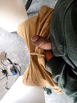 Brown Andres online show from 04/23/26, 02:08