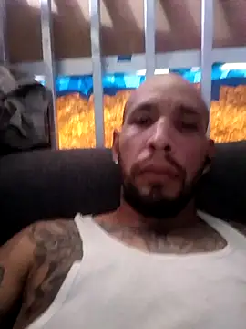 Snapshot of mrbigone45 chatting on 10/17/25, 09:01 mrbigone45 online show from 10/17/25, 09:01