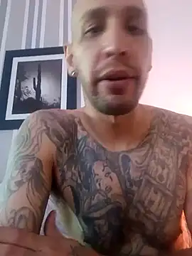 Snapshot of mrbigone45 chatting on 11/24/25, 09:25 mrbigone45 online show from 11/24/25, 09:25