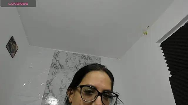 Snapshot of emilyconer chatting on 11/03/25, 12:13 emilyconer online show from 11/03/25, 12:13