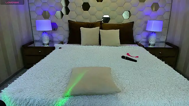 Snapshot of XLindaMilfX chatting on 03/20/26, 08:46 XLindaMilfX online show from 03/20/26, 08:46