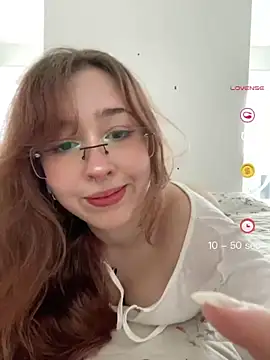 Snapshot of tsuki_chan_on chatting on 06/30/26, 04:52 tsuki chan on online show from 06/30/26, 04:52