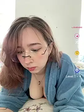 Snapshot of tsuki_chan_on chatting on 07/08/26, 04:00 tsuki chan on online show from 07/08/26, 04:00
