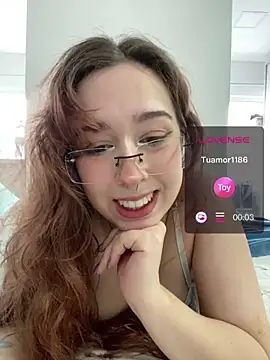 Snapshot of tsuki_chan_on chatting on 07/11/26, 02:42 tsuki chan on online show from 07/11/26, 02:42