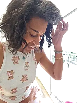 Snapshot of Goldenlace chatting on 02/14/26, 10:45 Goldenlace online show from 02/14/26, 10:45