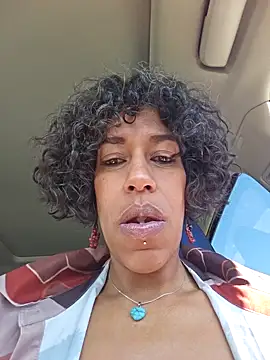 Snapshot of Goldenlace chatting on 02/27/26, 12:49 Goldenlace online show from 02/27/26, 12:49