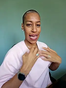 Snapshot of Goldenlace chatting on 03/19/26, 11:47 Goldenlace online show from 03/19/26, 11:47