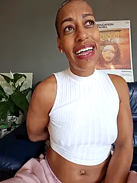 Snapshot of Goldenlace chatting on 04/07/26, 09:21 Goldenlace online show from 04/07/26, 09:21