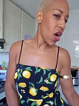 Snapshot of Goldenlace chatting on 04/14/26, 08:31 Goldenlace online show from 04/14/26, 08:31