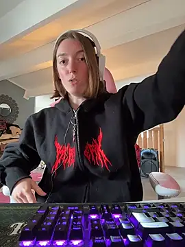 Snapshot of Daisy_Michto_Officiel chatting on 04/12/26, 04:01 Daisy Michto Officiel online show from 04/12/26, 04:01