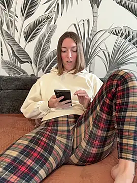 Snapshot of Daisy_Michto_Officiel chatting on 05/19/26, 12:11 Daisy Michto Officiel online show from 05/19/26, 12:11
