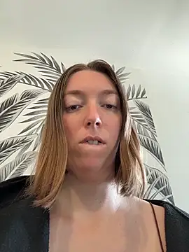 Snapshot of Daisy_Michto_Officiel chatting on 06/09/26, 09:32 Daisy Michto Officiel online show from 06/09/26, 09:32