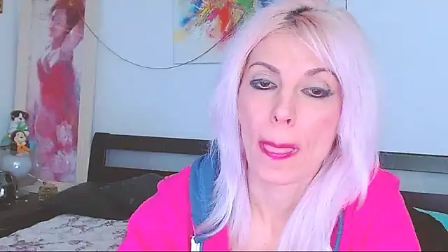 HoneyLara online show from 02/20/25, 10:04