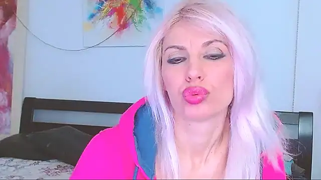 HoneyLara online show from 02/21/25, 05:46