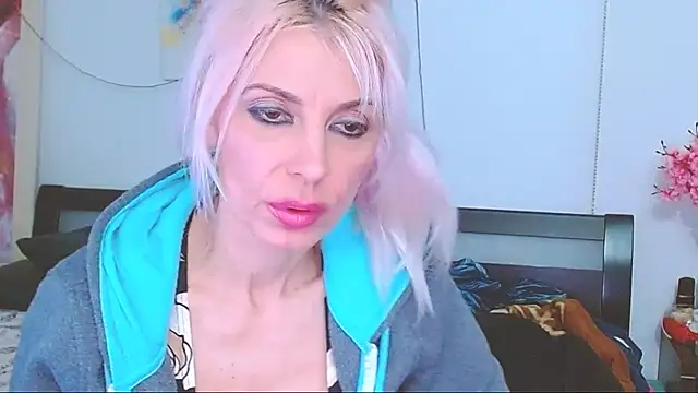 HoneyLara online show from 02/24/25, 05:33